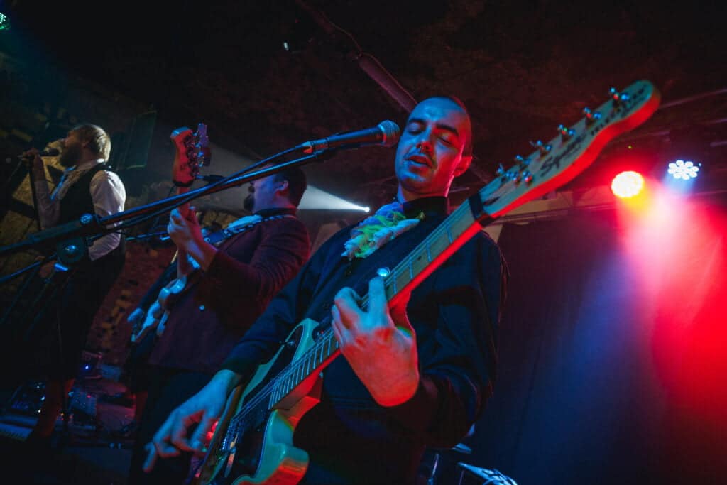 guitar fender kytara kytarista punk rock show gig broučky koncert punkrock brno